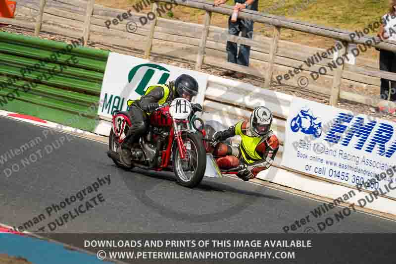 Vintage motorcycle club;eventdigitalimages;mallory park;mallory park trackday photographs;no limits trackdays;peter wileman photography;trackday digital images;trackday photos;vmcc festival 1000 bikes photographs